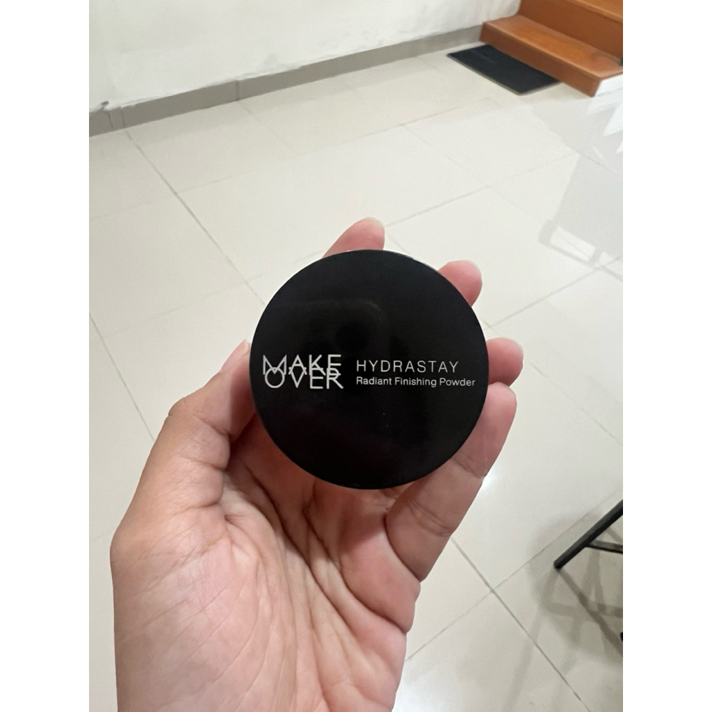 Makeover Hydrastay Radiant Finishing Powder (Preloved)
