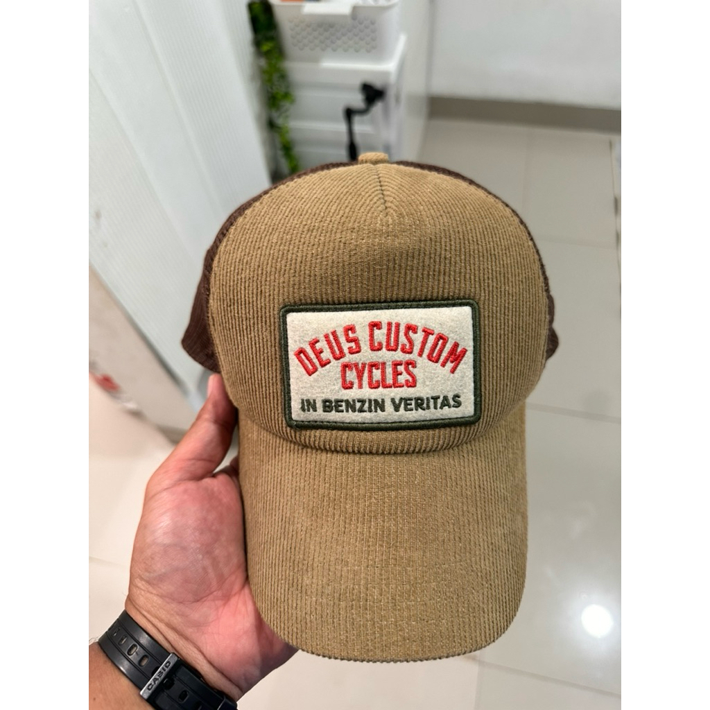 topi deus exmacina trucker