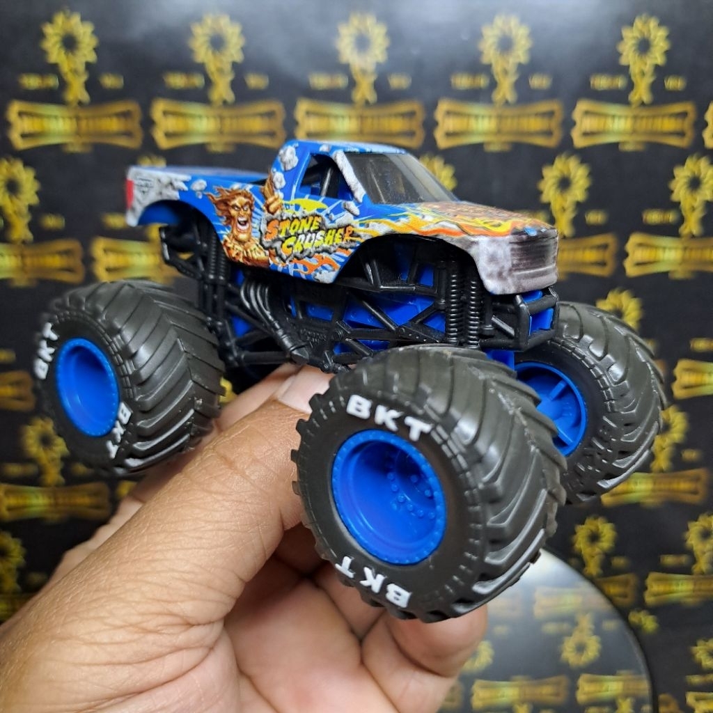 96% LOOSE MONSTER JAM LOOSE MONSTER JAM STONE CRUSHER BIRU MONSTER JAM 1:64 MONSTER JAM KOLPRI KONDI