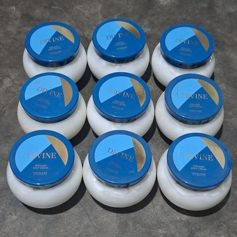 Perfumed Body Cream Divine Oriflame (Kemasan Biru)