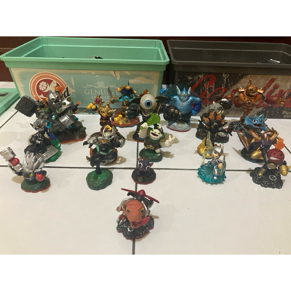 Pesanan figure skylanders