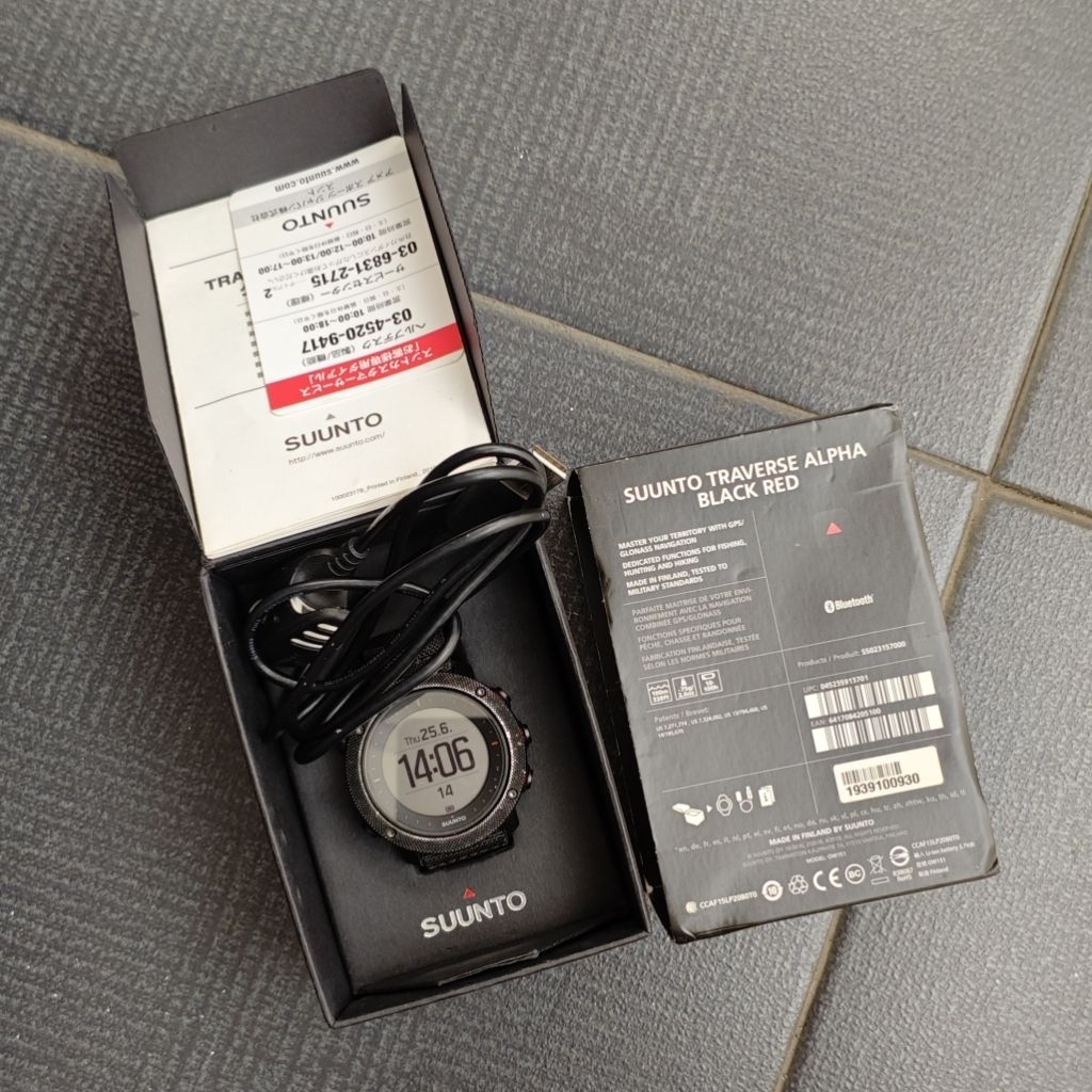 SUUNTO TRAVERSE ALPHA BLACK RED GPS ALTIMETER BAROMETER COMPASS