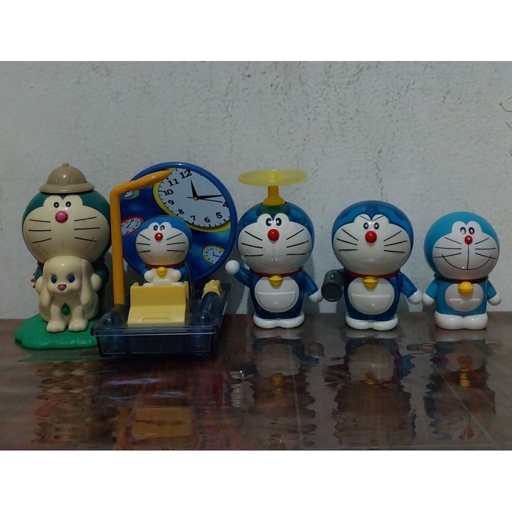 preloved set figure doraemon