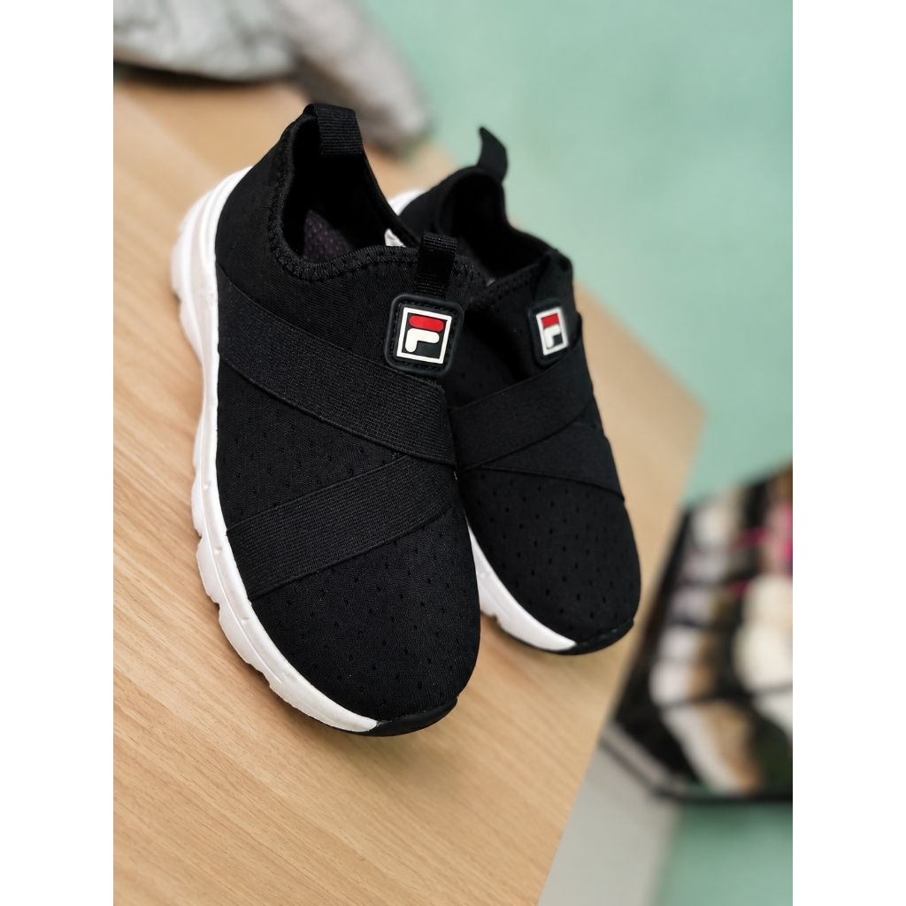 Sepatu Hitam Slip On Fila Sekolah Anak