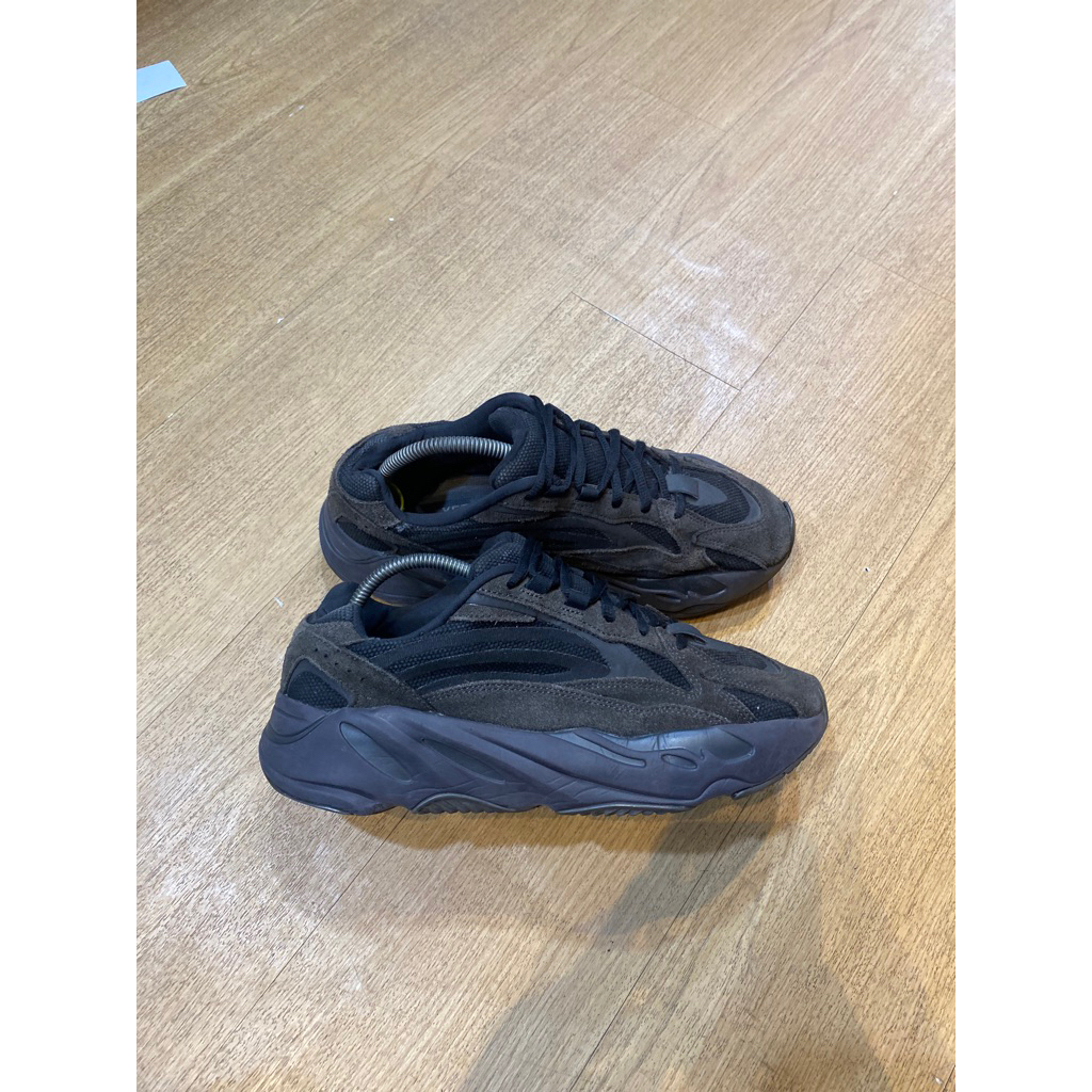 SEPATU YEEZY BOOST 700 V2 SIZE 42