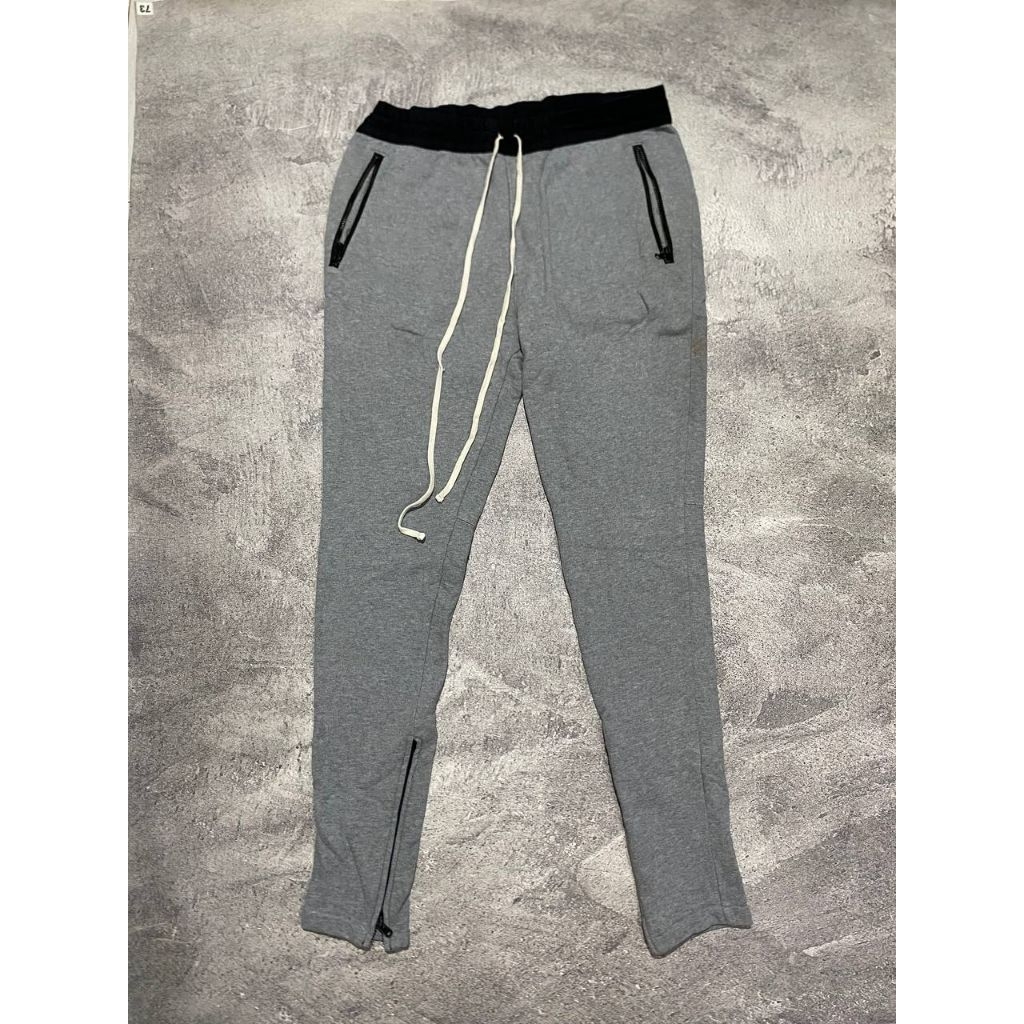 Celana jogger essentials fear of god warna abu