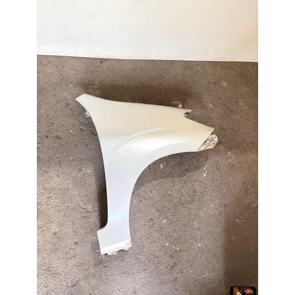 FENDER SPAKBOR SISI KANAN DEPAN DAIHATSU XENIA 1000 SILVER