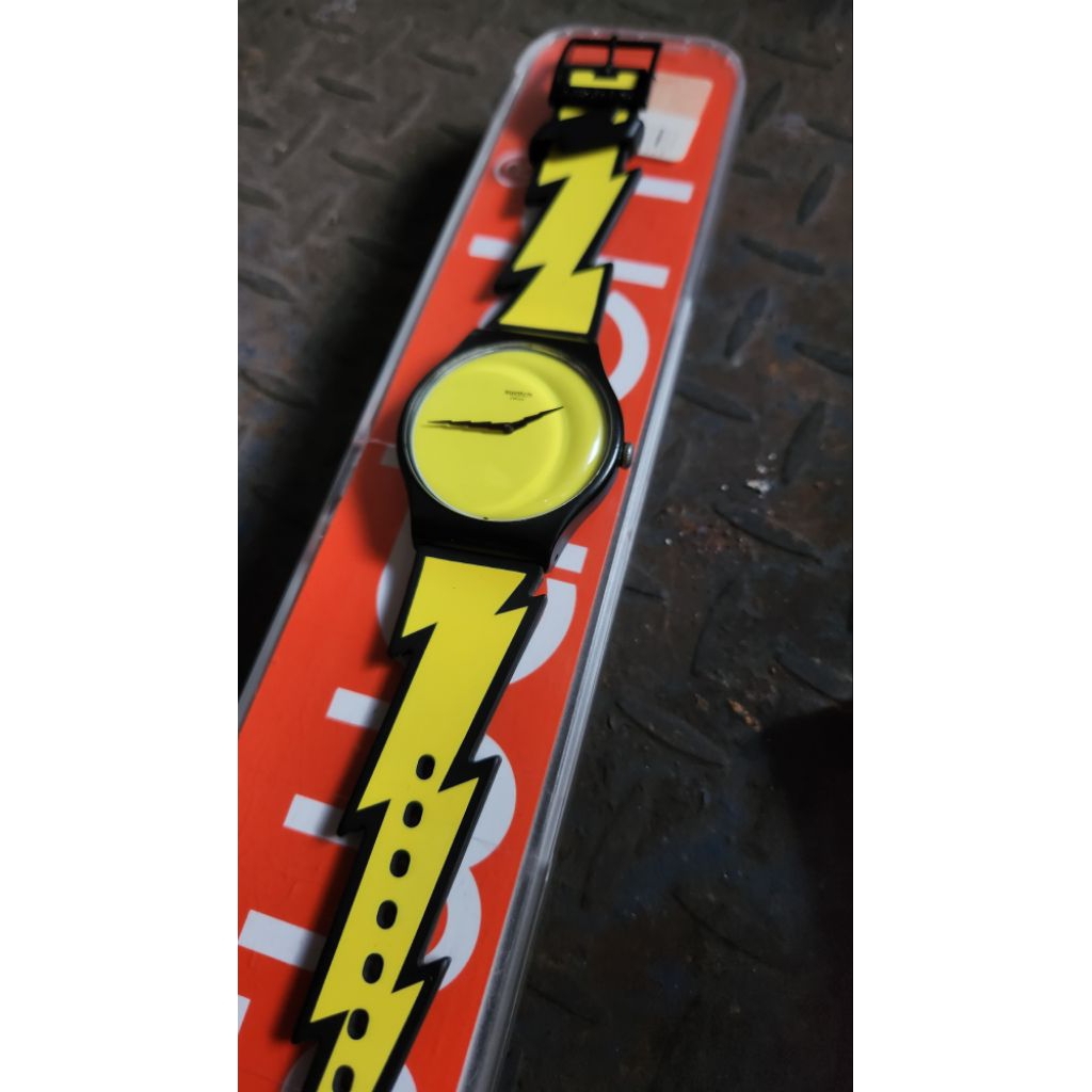 SWATCH LIGHTNING JEREMY SCOTT