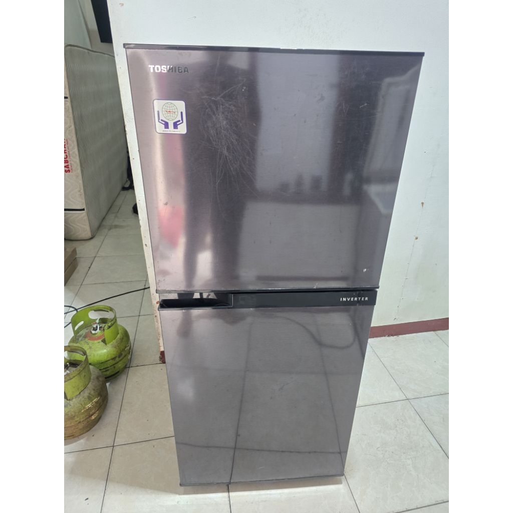 kulkas 2 pintu toshiba inverter