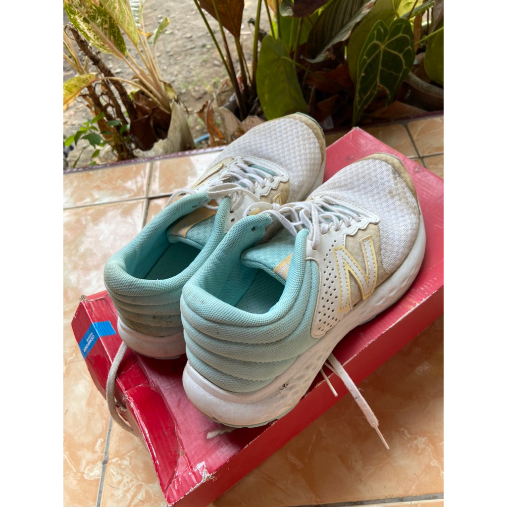 PRELOVED New Balance women 420 running shoes