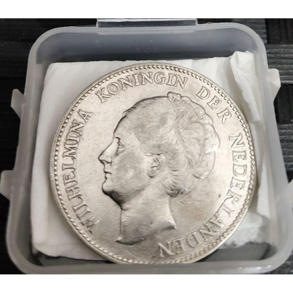 koin perak kuno 1 Gulden Wilhelmina dari tahun 1929.