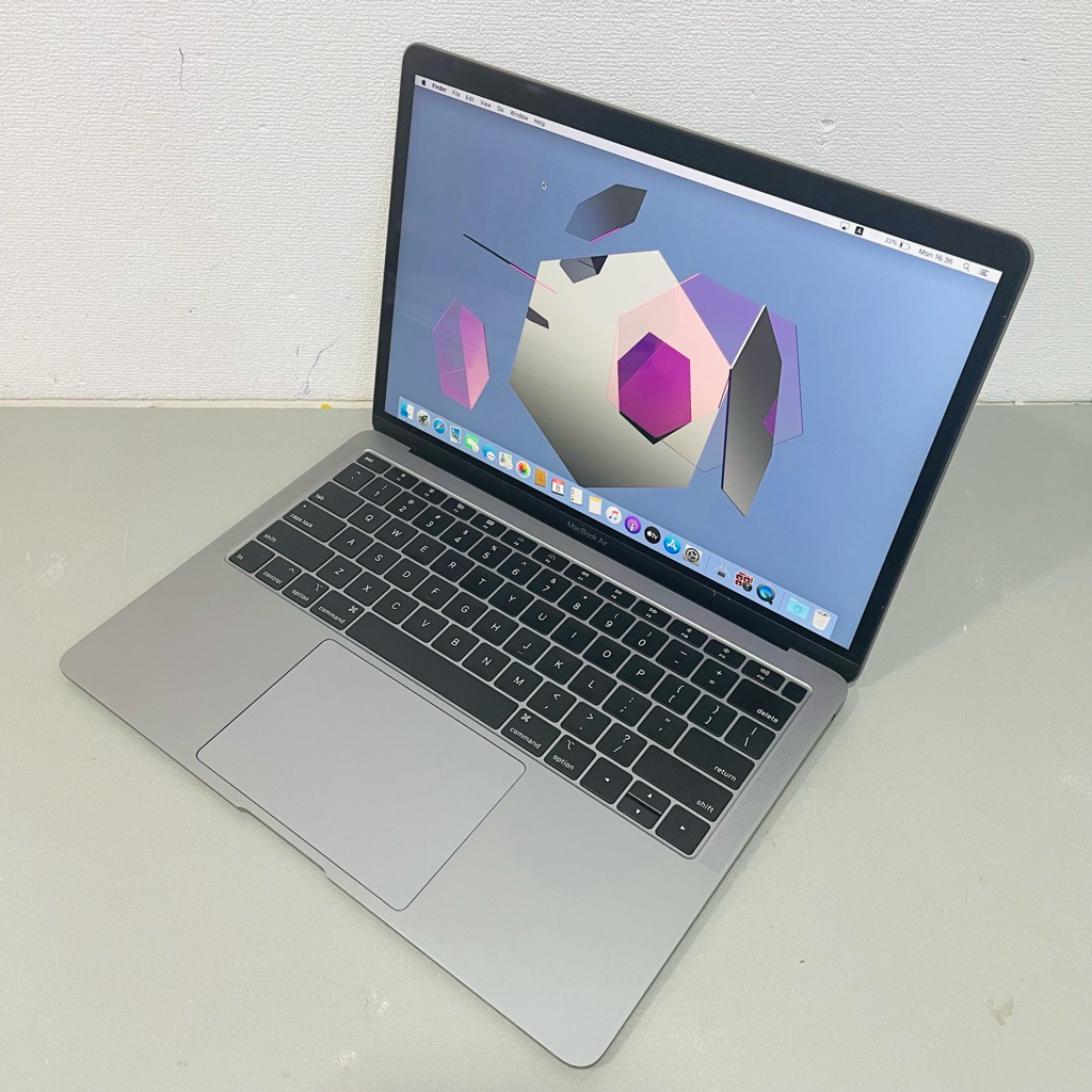 Macbook air retina 2018 13 inch intel core i5 Ram 8gb ssd 128gb second bergaransi original(mulus)