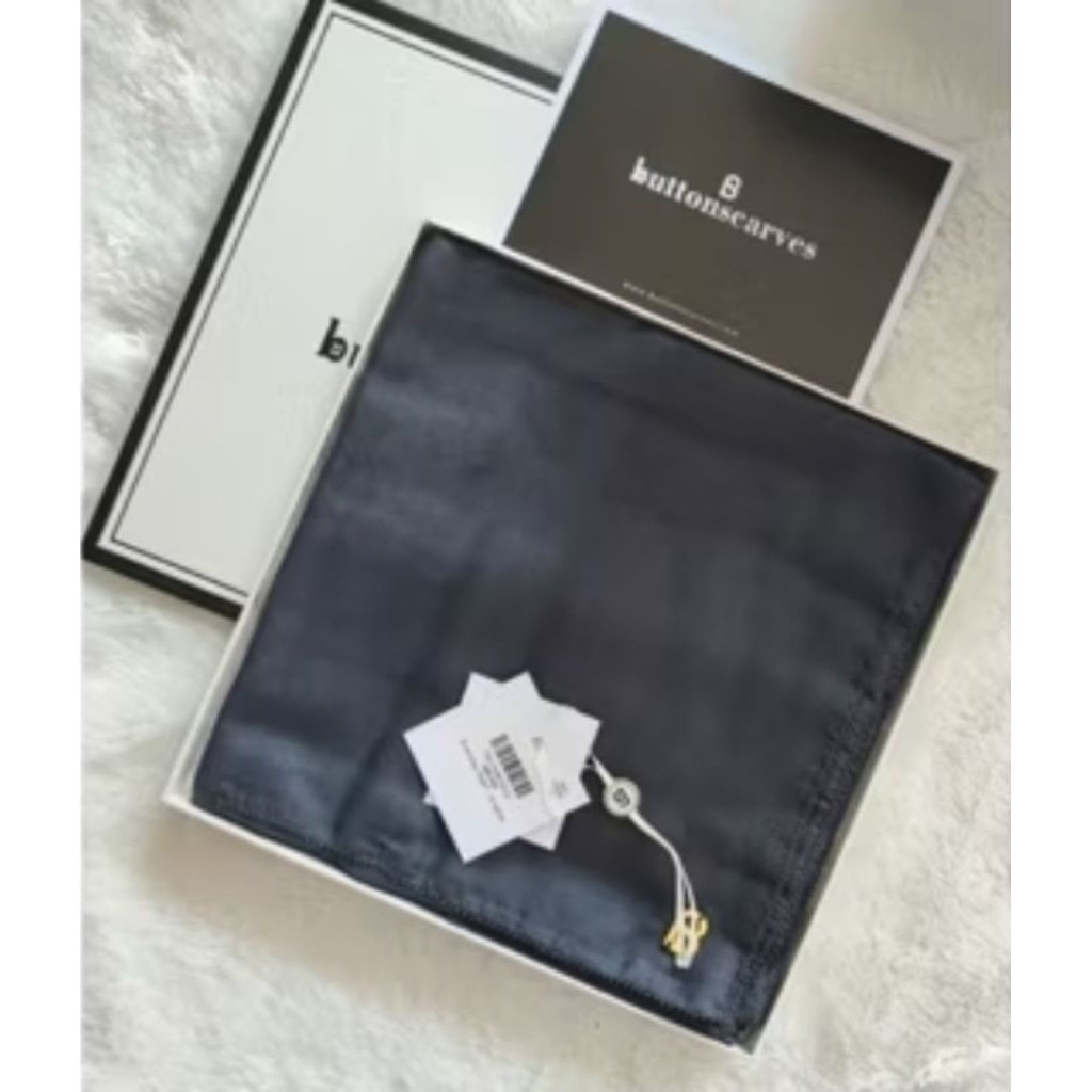 Buttonscarves - Everyday Scarf - Black