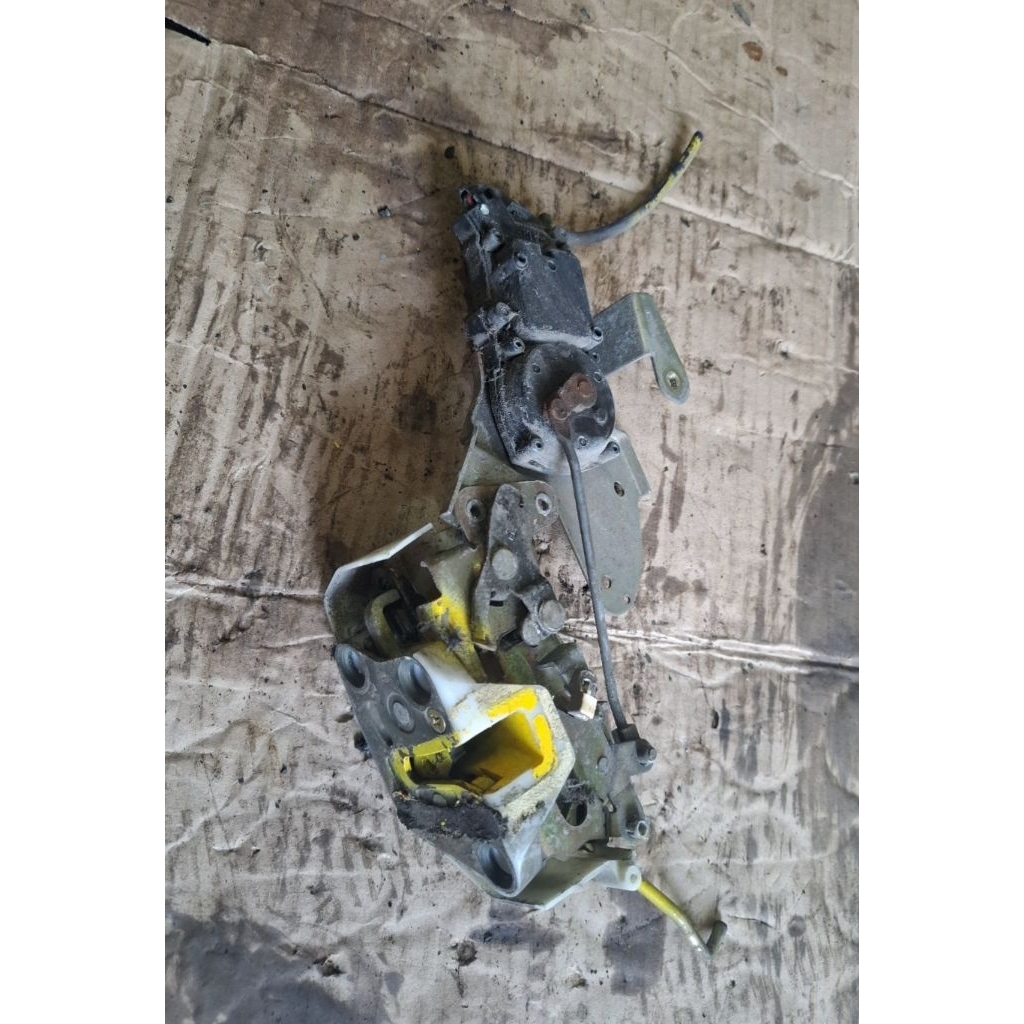 doorlock kunci pintu belakang kanan baleno next G 2003-2007 aerio