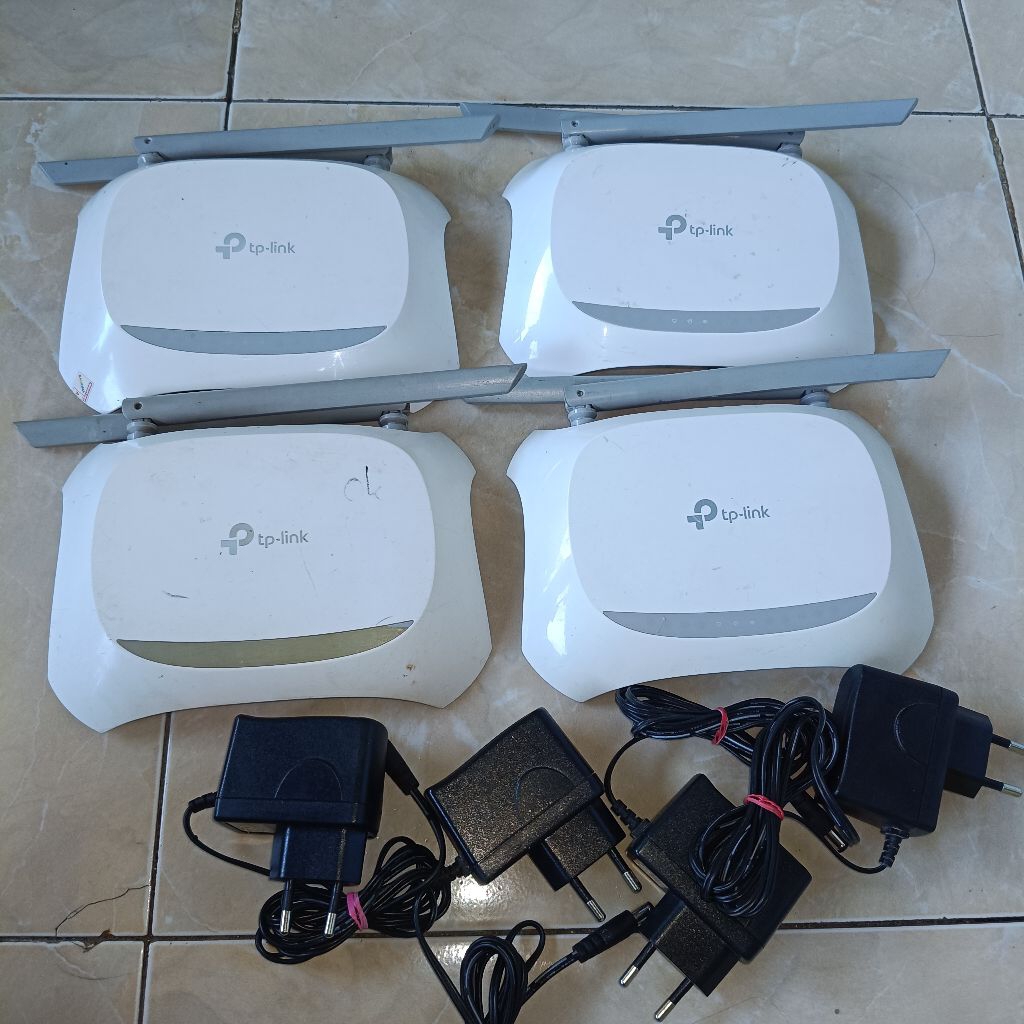 Router TP-LINK WR840N V6.20 + Adaptor