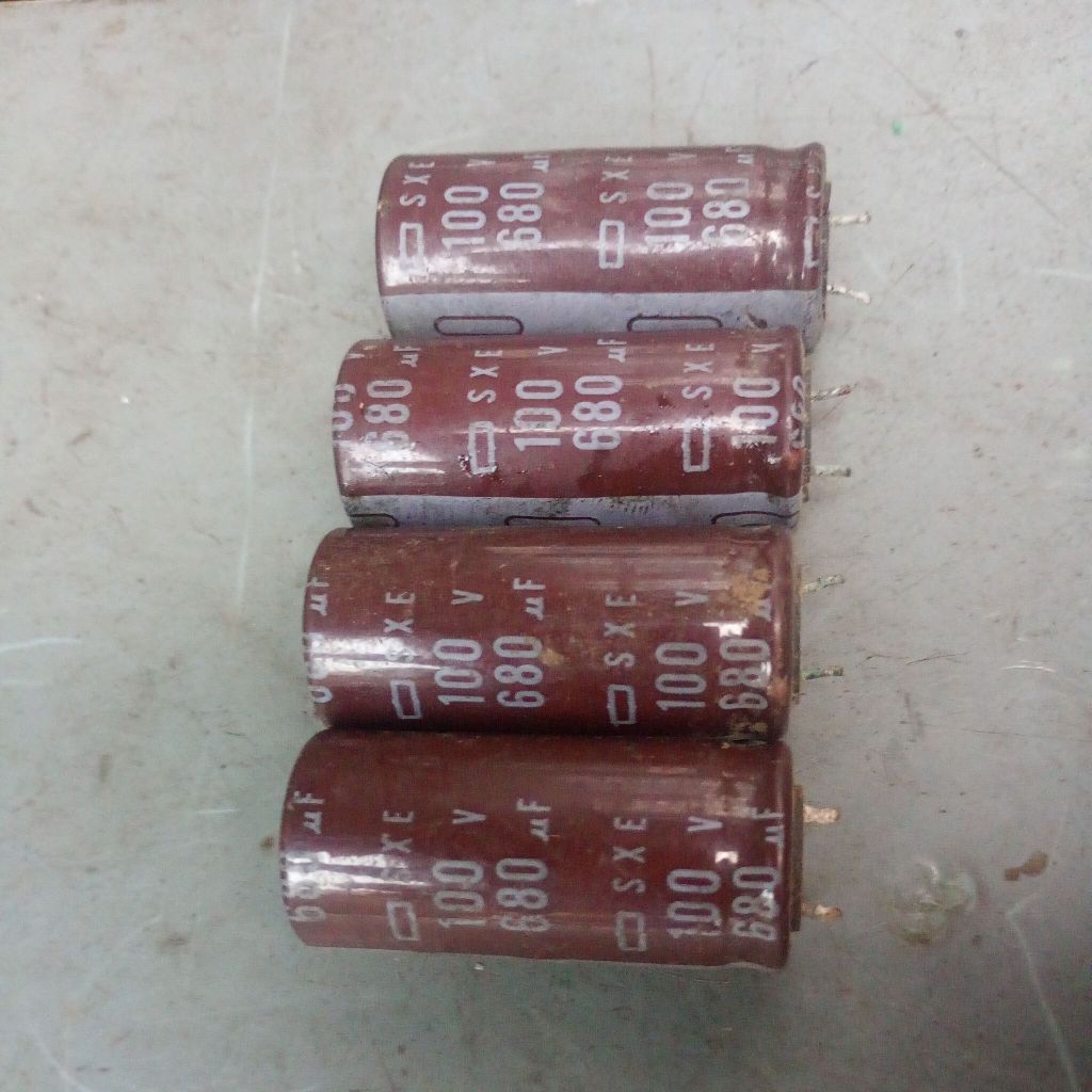 elco sxe 680 uf 100v ORI cabutan kaki pendek di jual per 4 biji seperti di poto