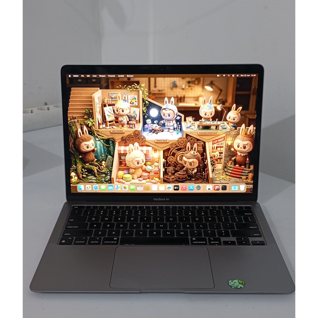 MacBook Air 13" 2020 — M1 / 8GB / 256GB
