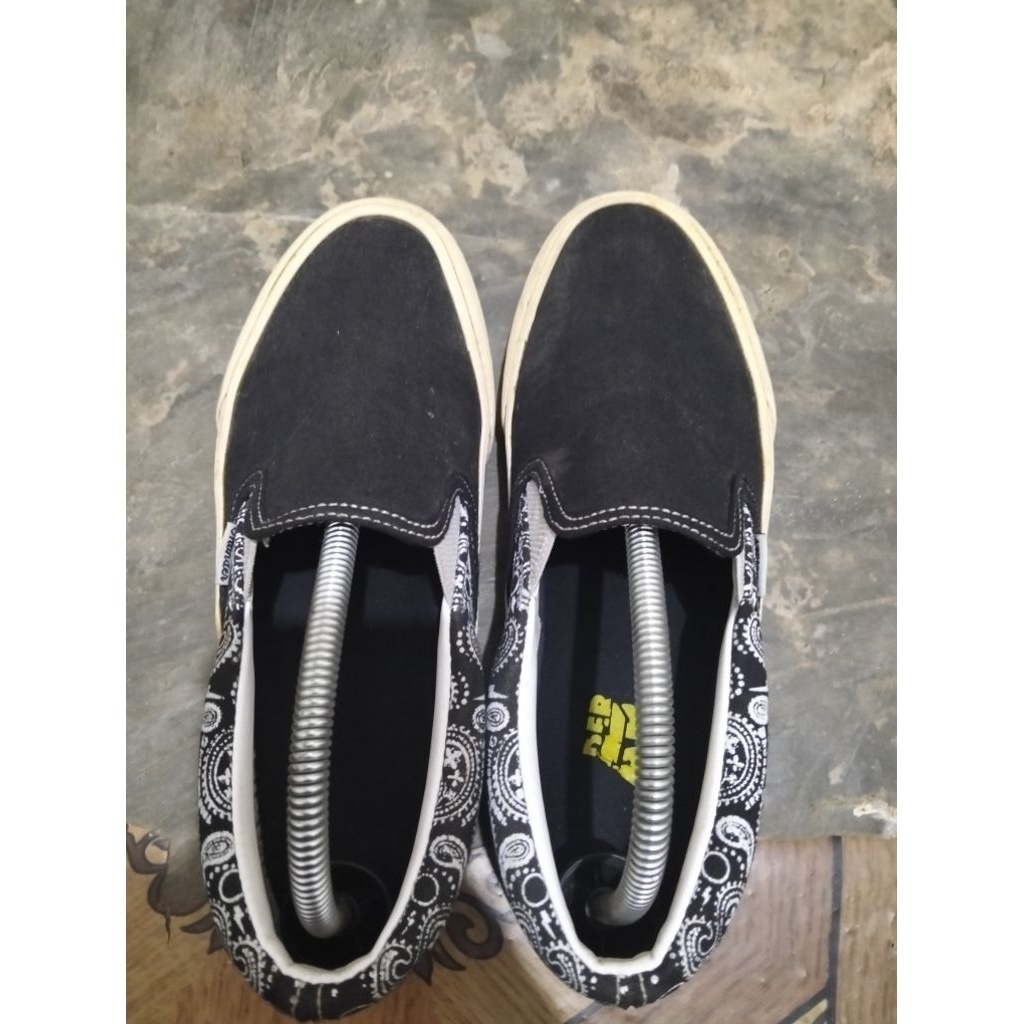 Sepatu SlipOn ThunderBear