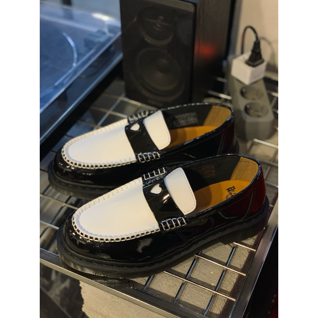 DR. MARTENS PENTON HEART BLACK WHITE PATENT LAMPER + SMOOTH ORIGINAL BNIB