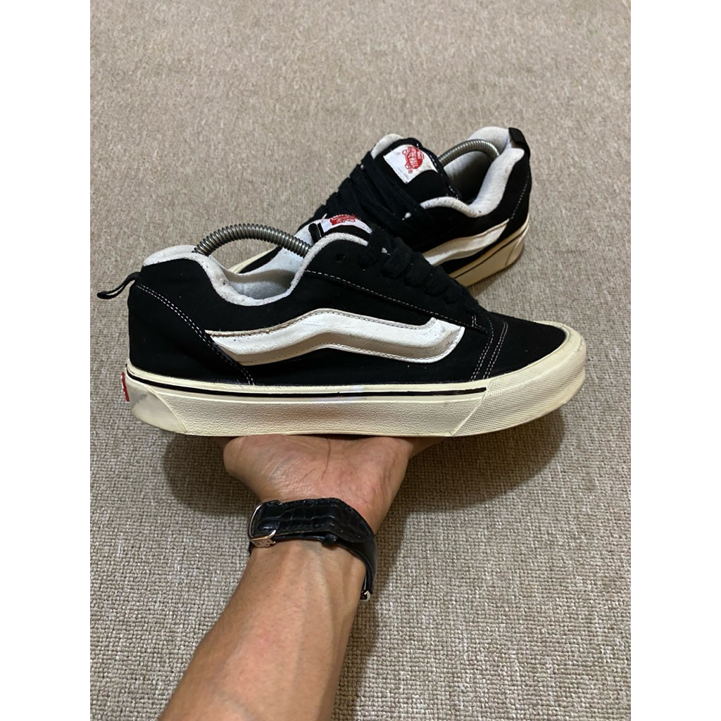 vans knu