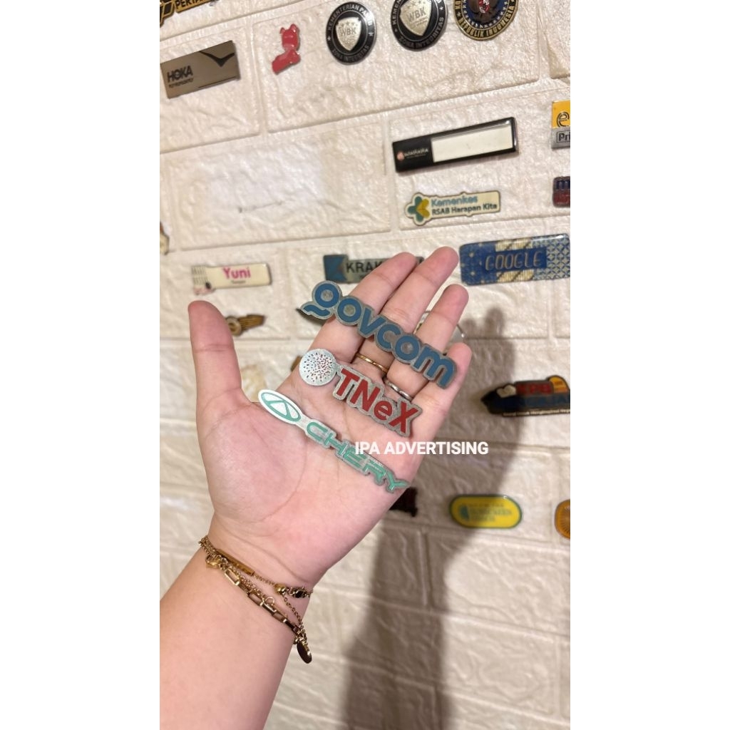 Pin enamel custom / Pin enamel
