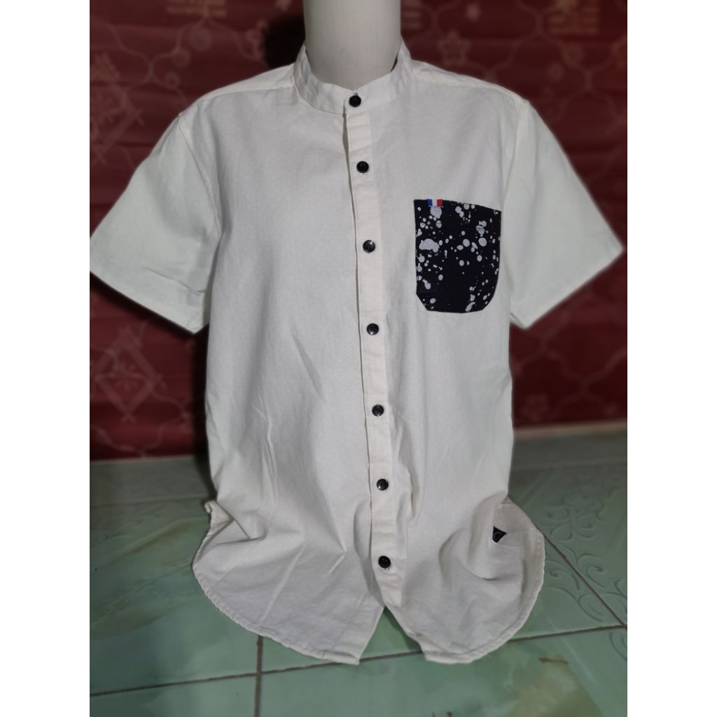 Baju denim putih pria