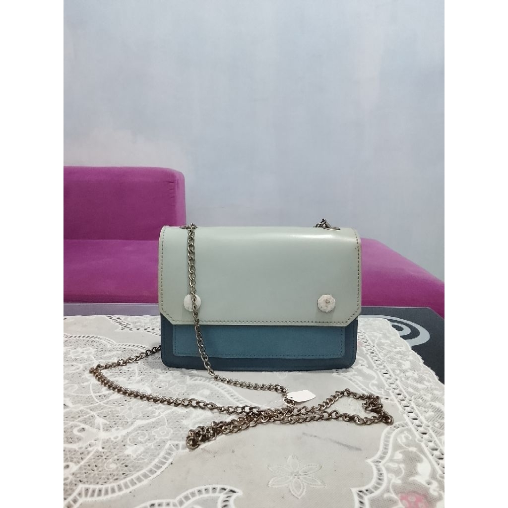 tas selempang merk miniso
