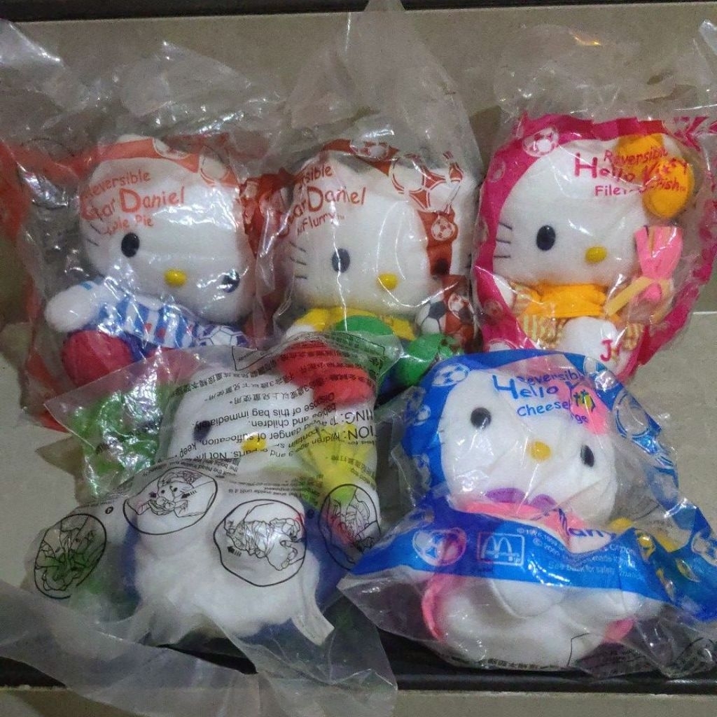 happy meal boneka hello Kitty reversible