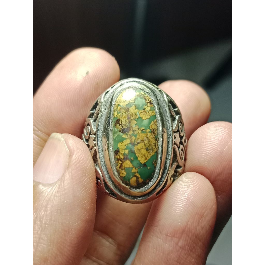 pirus persia urat mas