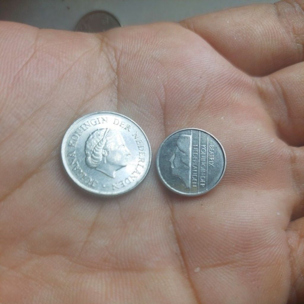 2 keping koin belanda nominal 20 cent dan 10 cent asli.
