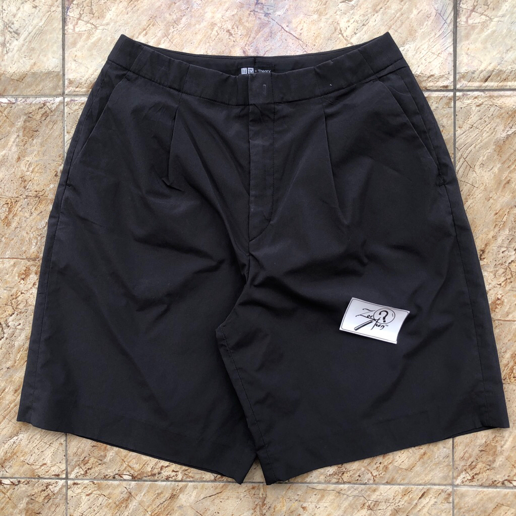 CELANA PENDEK UNIQLO X THEORY ABU TUA