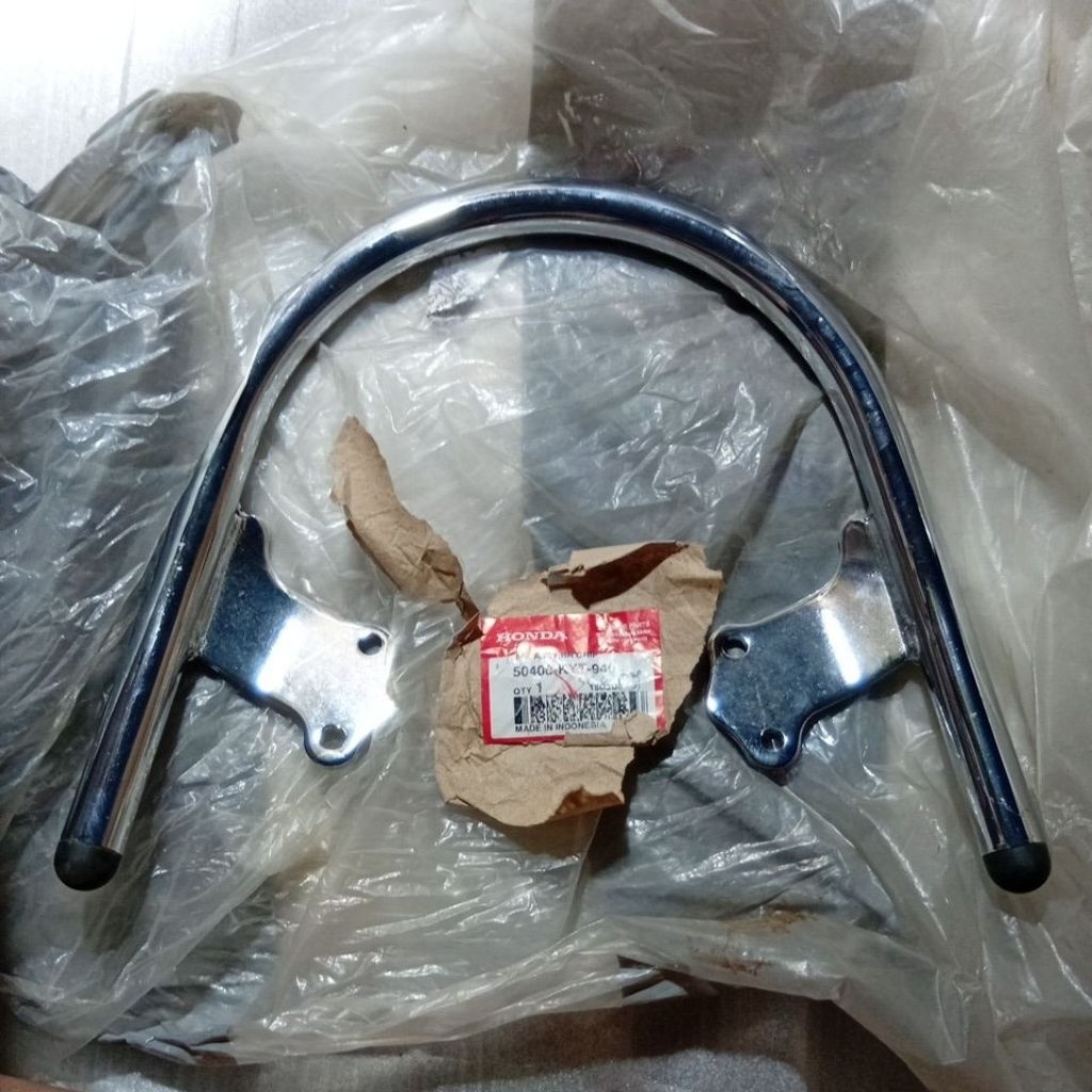 50400 kyt 940 original ahm astra honda motor HGP genuine parts nos rr grap rail handle seat behel be