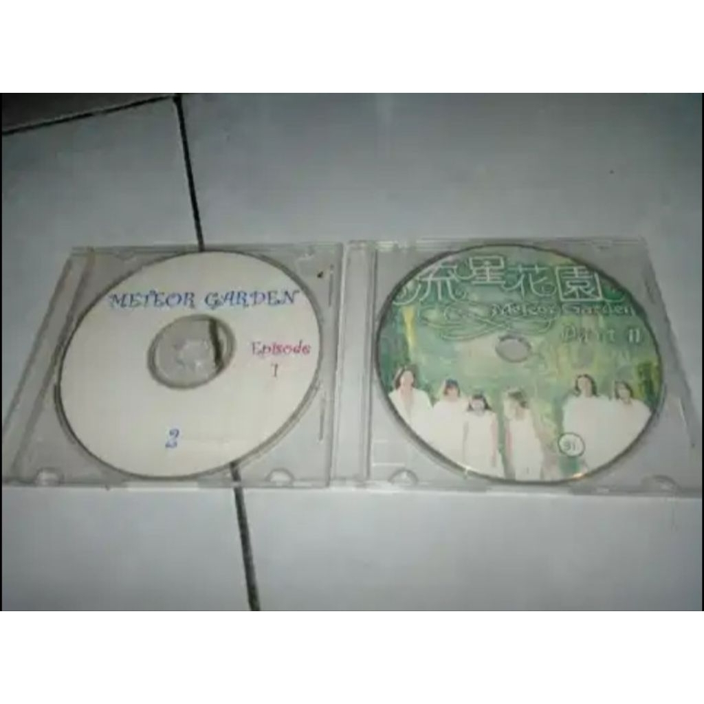 Koleksi vcd seri taiwan judul F4meteor garden 2, ada 31pcs seri, kualitas vcd asli, kondisi ok perna
