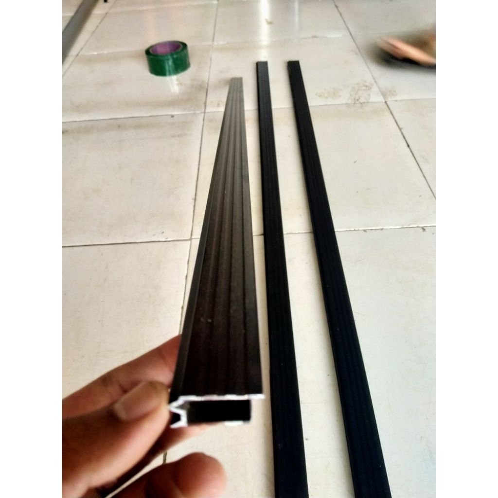 List U/M alumunium hitam list hardcase 150cm