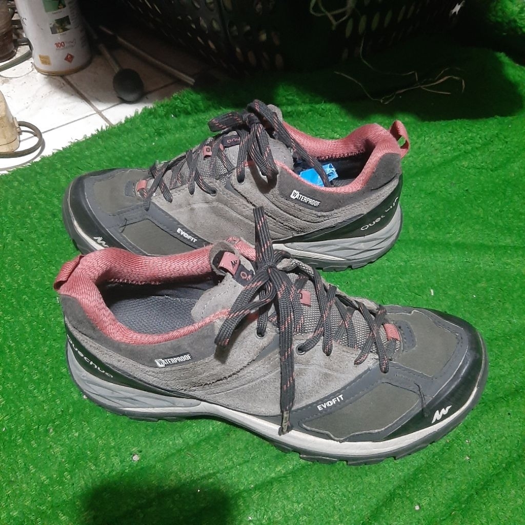 Sepatu hiking/gunung quechua hiking