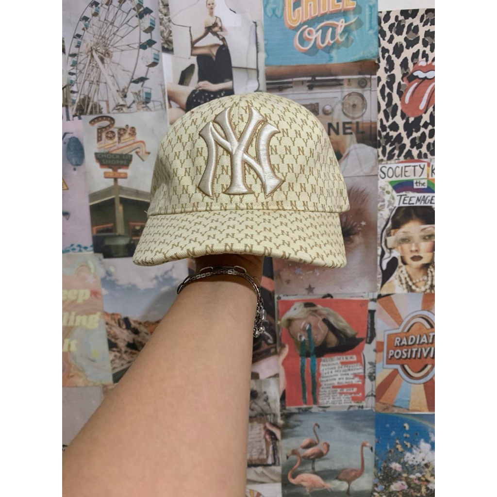 topi NY MLB setelan monogram cream