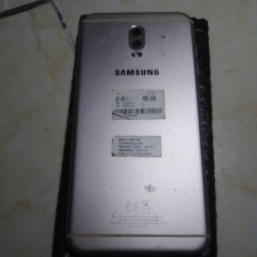 unit Samsung galaxy j7 plus ram 4 / 32 mesin normal minus minta ganti lcd aja dijamin mesin normal t