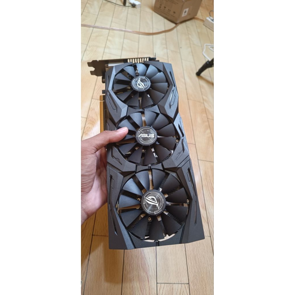ROG Strix GTX 1060 6gb Triple Fan (Minus Layar Hitam)