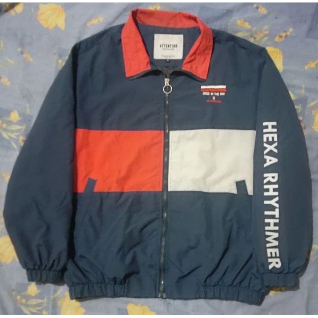 Jaket Windbreaker Vintage Color Blok Big Logo Tapped Attention Seize Intheday