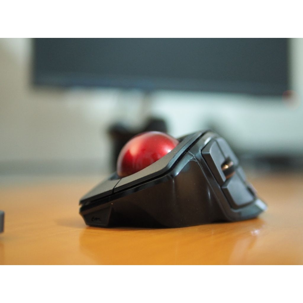 ELECOM DEFT PRO TRACKBALL MOUSE