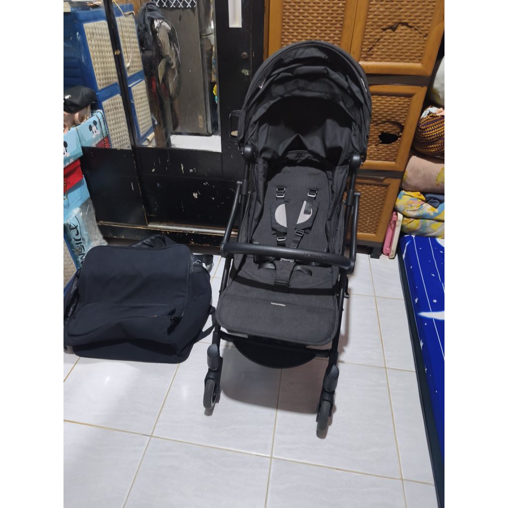 stroller Hamilton Elite PRO R1 NEW VERSIONkondis preloved like new
warna hitam pekat
lengkap tas ran