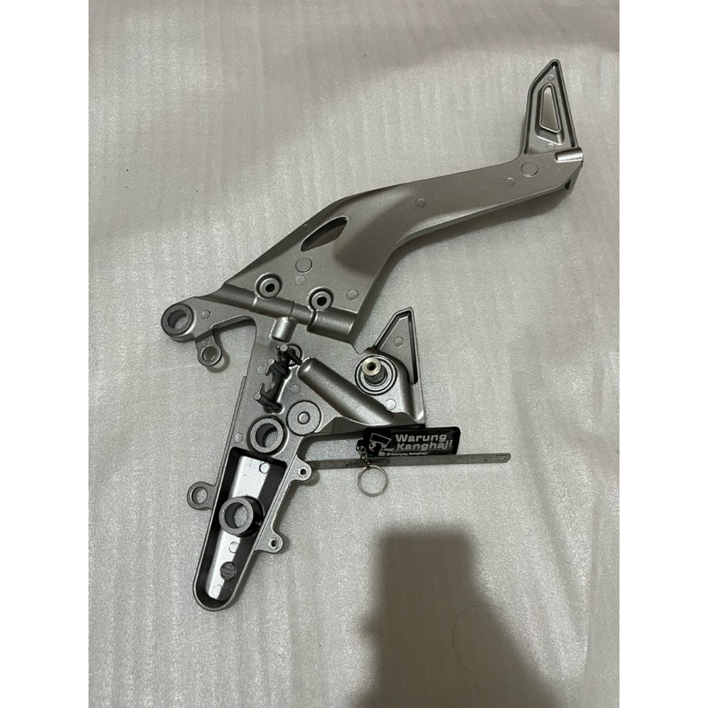 Dudukan Step Footstep Belakang Motor Kawasaki ER6N ER6F