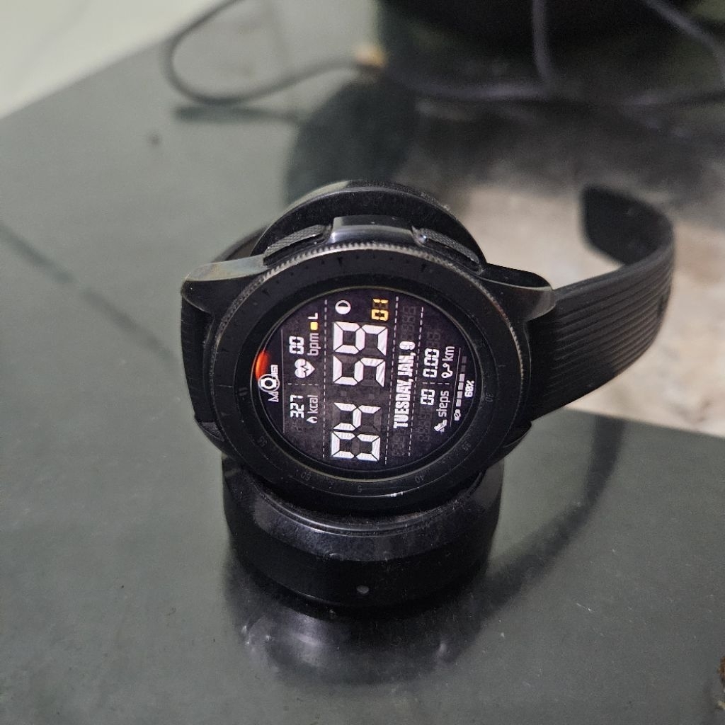 Samsung Galaxy Gear S4 42mm (Jam Smartwatch)