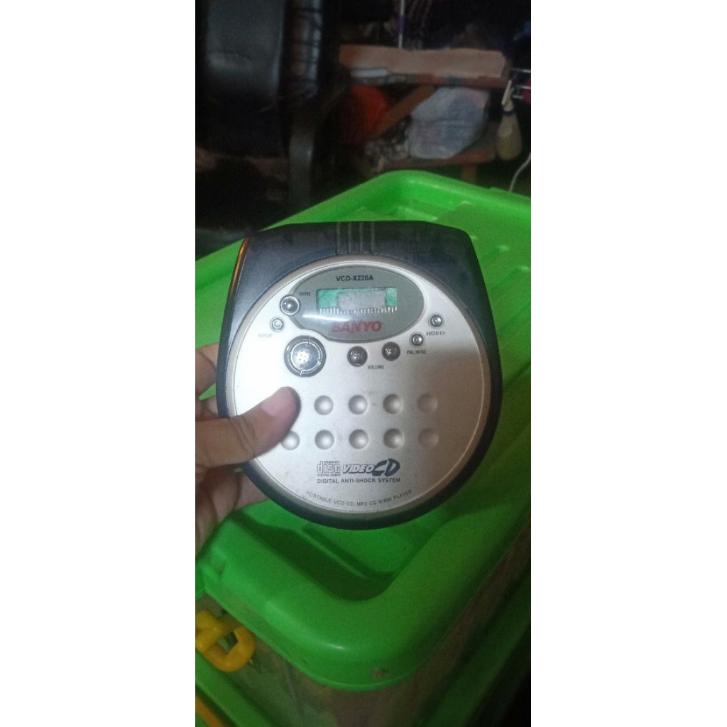 VCD CD portable player Sanyo vcd-x220a kondisi mati bekas service tidak terima retur