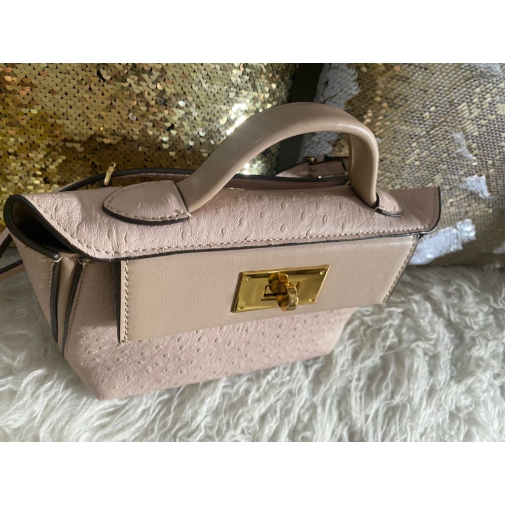 Tas Preloved Herms 2424 small, ostrich leather bag.