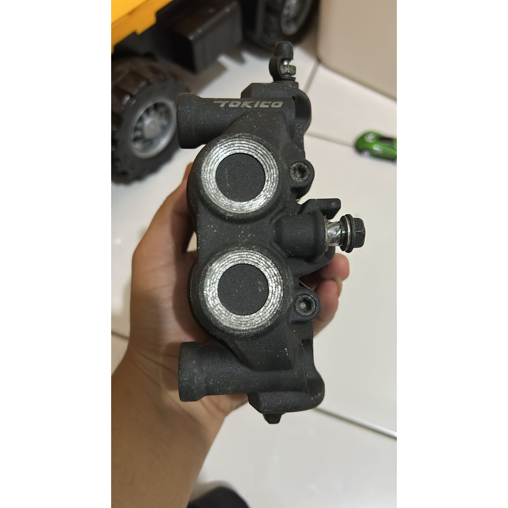 KALIPER TOKICO KACAMATA KANAN ORIGINAL