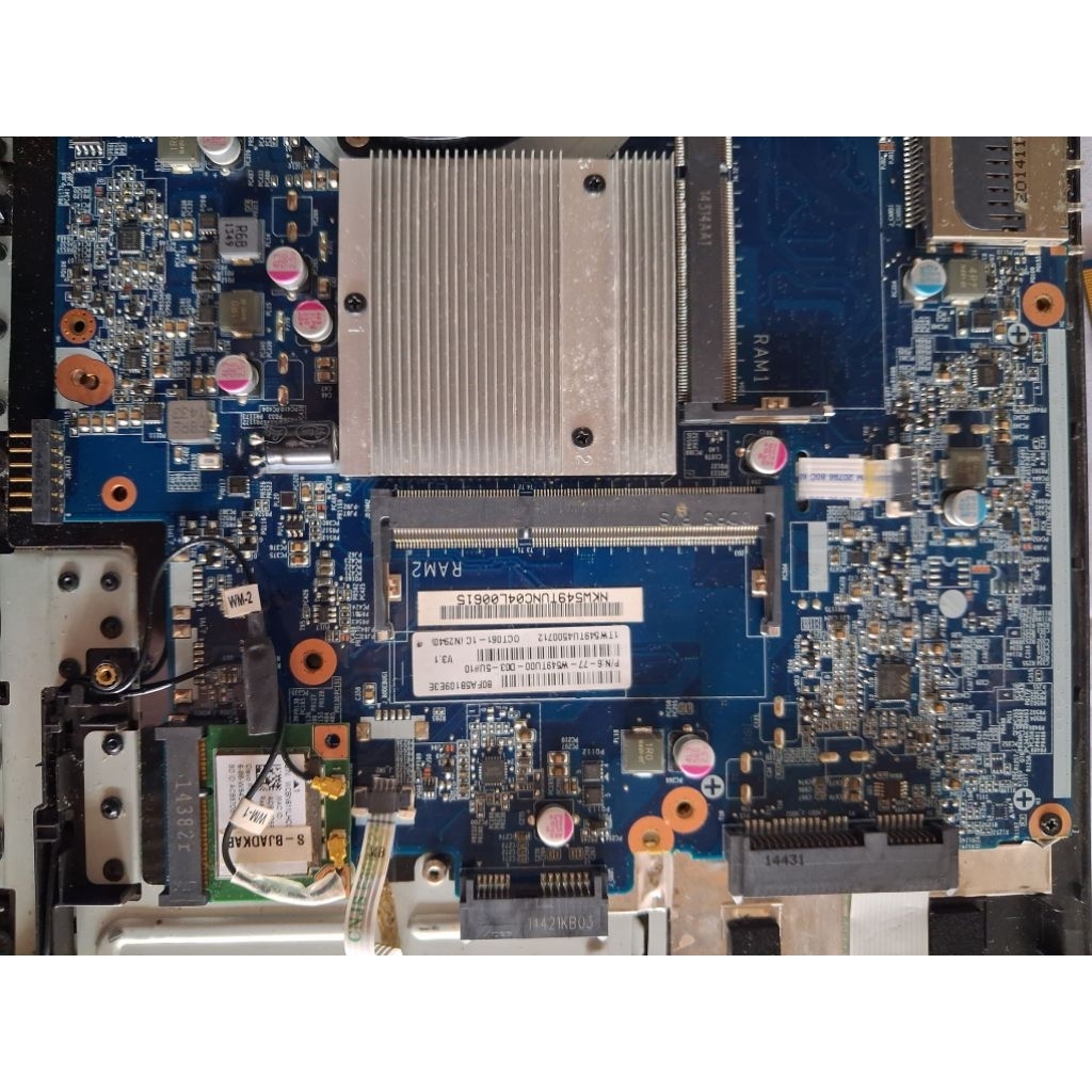 Laptop Bekas Unit Minus – Mesin Nyala Masuk BIOS – Tanpa LCD/HDD/Baterai