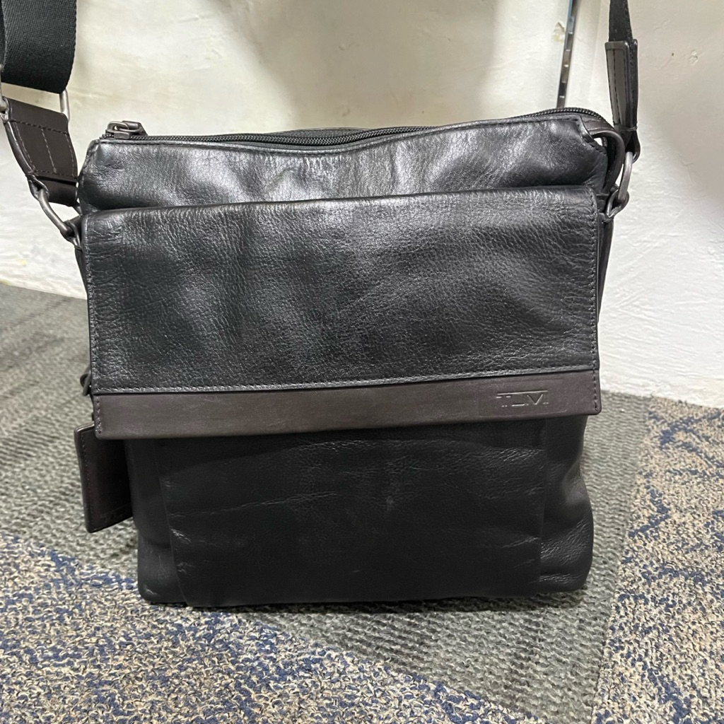 preloved sling bag tumi (full genuine leather)