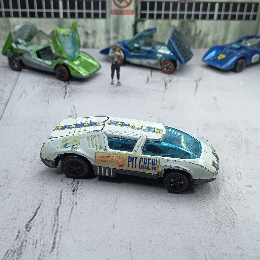hot wheels redline original pit crew car made in hongkong