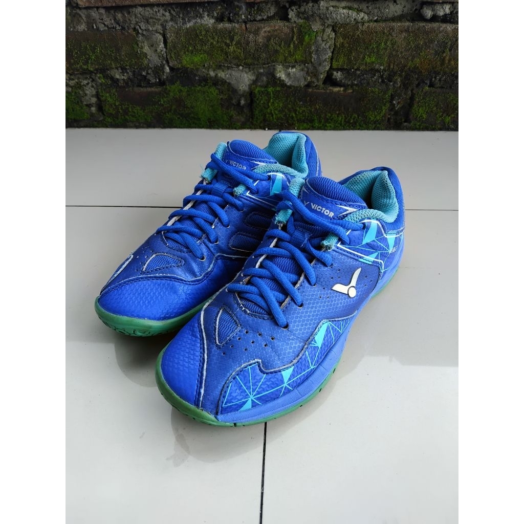 sepatu badminton second victor